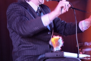 2011-11-18_-_Tim_Ten_Yen_-_Manchester_Academy